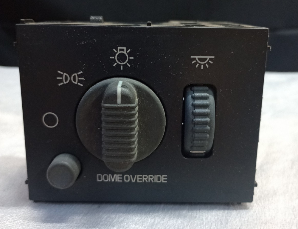 99 00 01 02 CHEVY Tahoe SILVERADO GMC SIERRA LEFT HEADLIGHT SWITCH 15755595